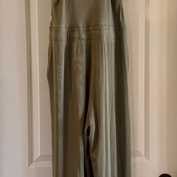 Women's Pose Henley Jumpsuit - Dark Metal - Picture 8 of 9